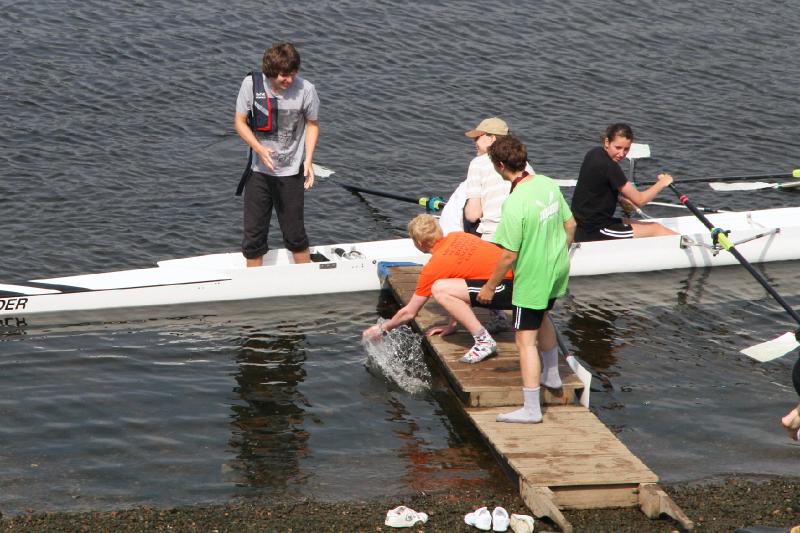 IntSch10 094.jpg - Revenge in the water-splashing battle